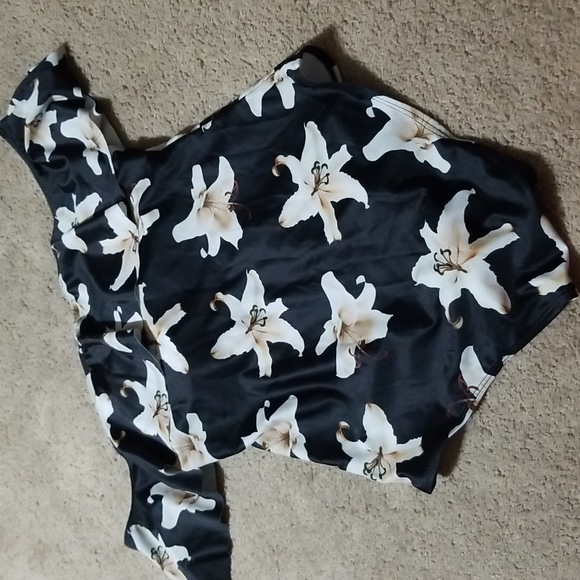 SOLD-Beautiful Lily Ruffle Off the Shoulder One Piece Swimsuit-L - Picture 2 of 7
